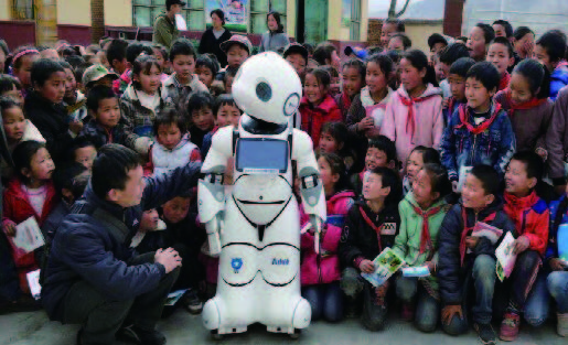 2019年4月青海黄南州司法局携智能公共法律服务机器人“青小律”进校园