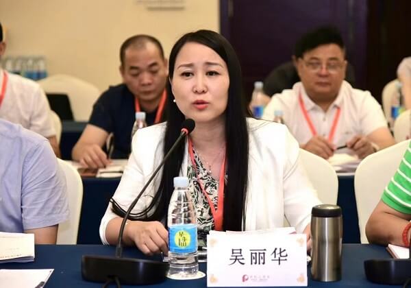 《法治时代》导向及业务管理座谈会在武汉举行《法治时代》运营副总监吴丽华在会上发言